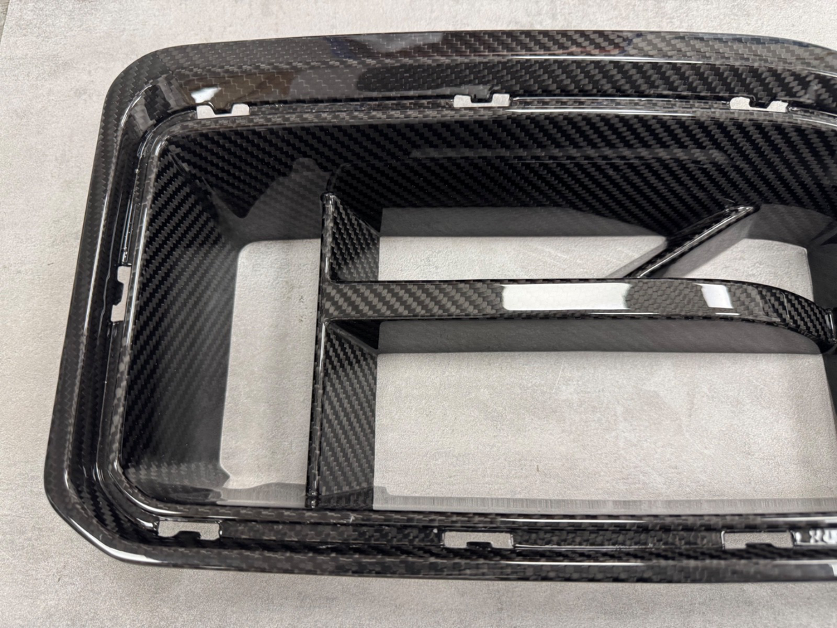 BMW G87 M2 Grill CS Style Pre-Preg Dry Carbon Front Grille 2023+
